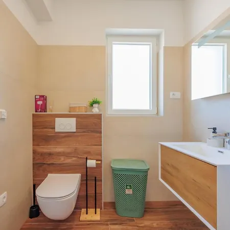 Crowonder Lucija Apartman Biograd na Moru