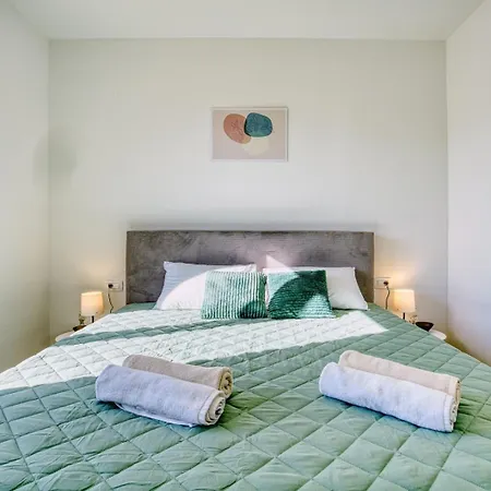 Crowonder Lucija Apartman *