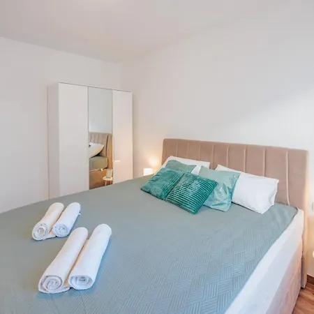 Crowonder Lucija Apartman *