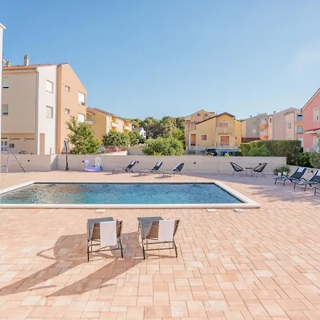 Crowonder Lucija Apartman *