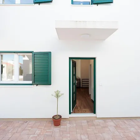 Apartment Crowonder Lucija *