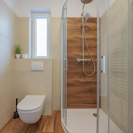 Crowonder Lucija Apartment