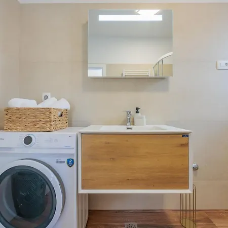 Crowonder Lucija Apartment *