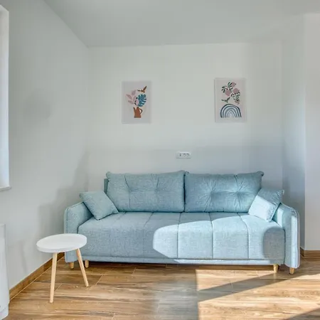 Apartment Crowonder Lucija *