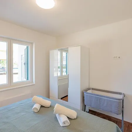 Apartment Crowonder Lucija