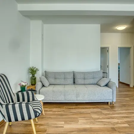 Apartment Crowonder Lucija