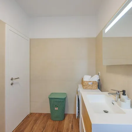 Apartment Crowonder Lucija *