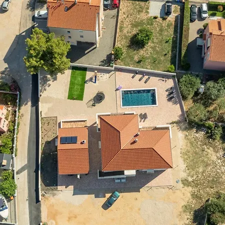 Crowonder Lucija Biograd Na Moru